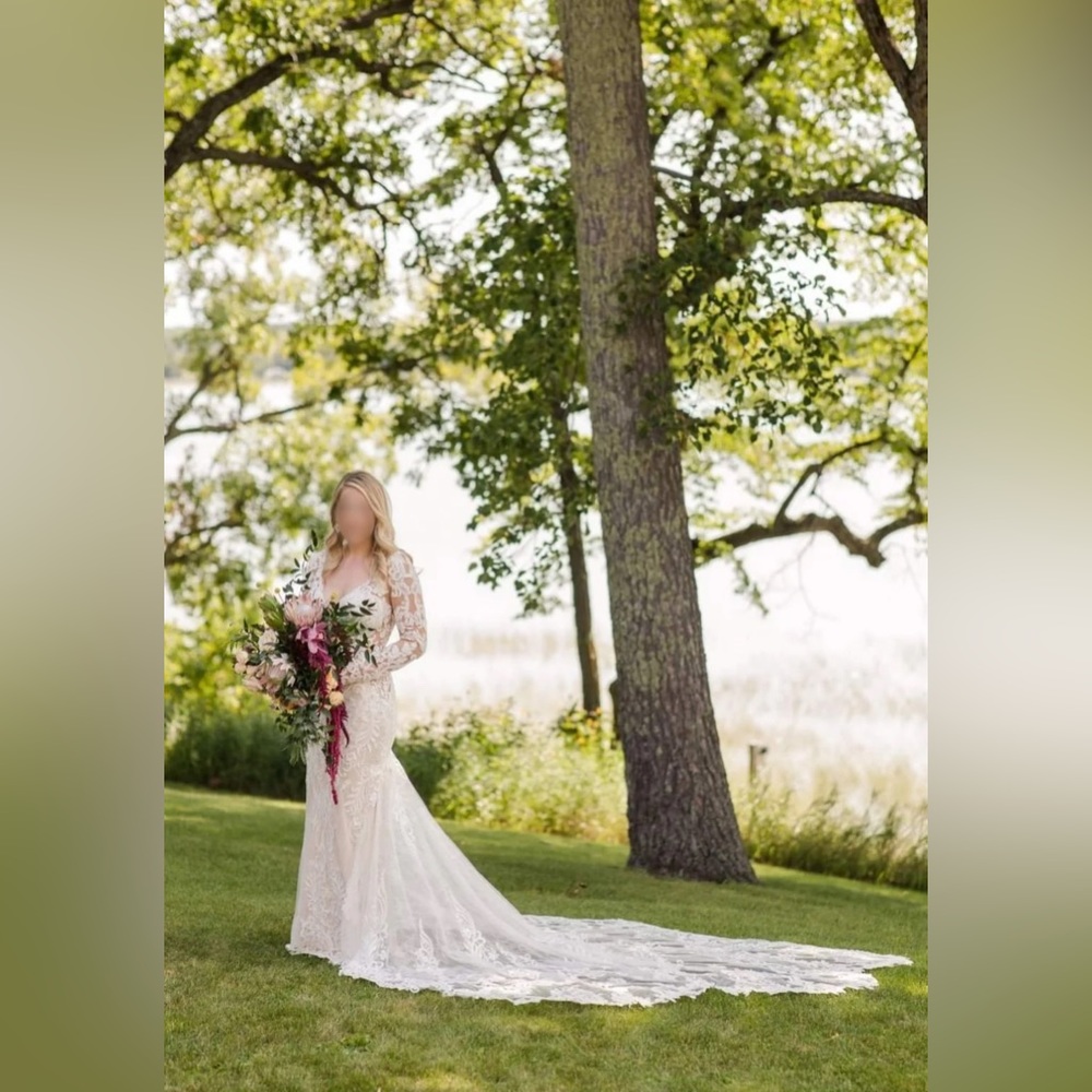 Martina Liana 1111 Embroidered French Lace Sleeve Wedding Dress & Lace Train - Picture 4 of 7